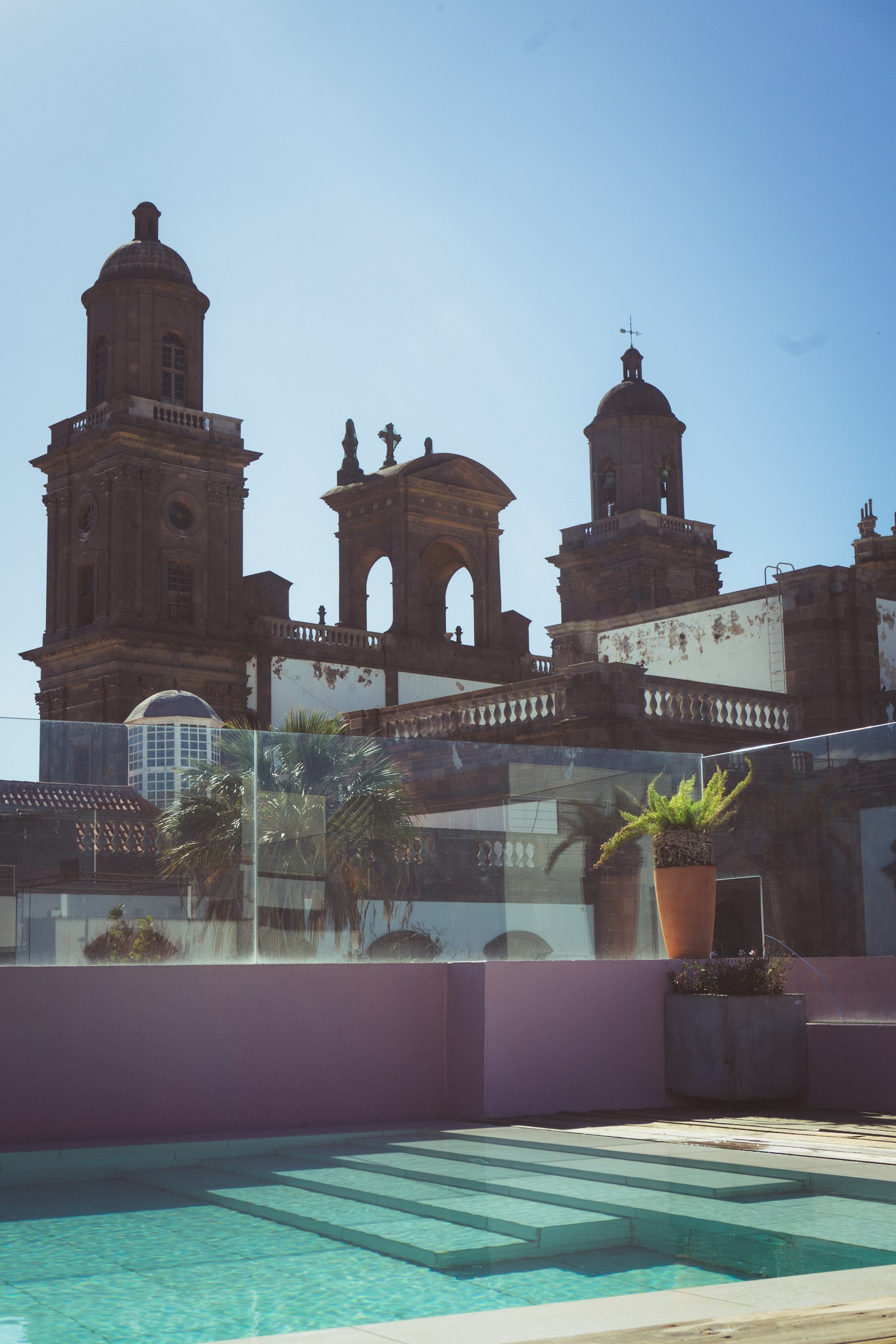 Hotellpool Gran Canaria med palmer och sol